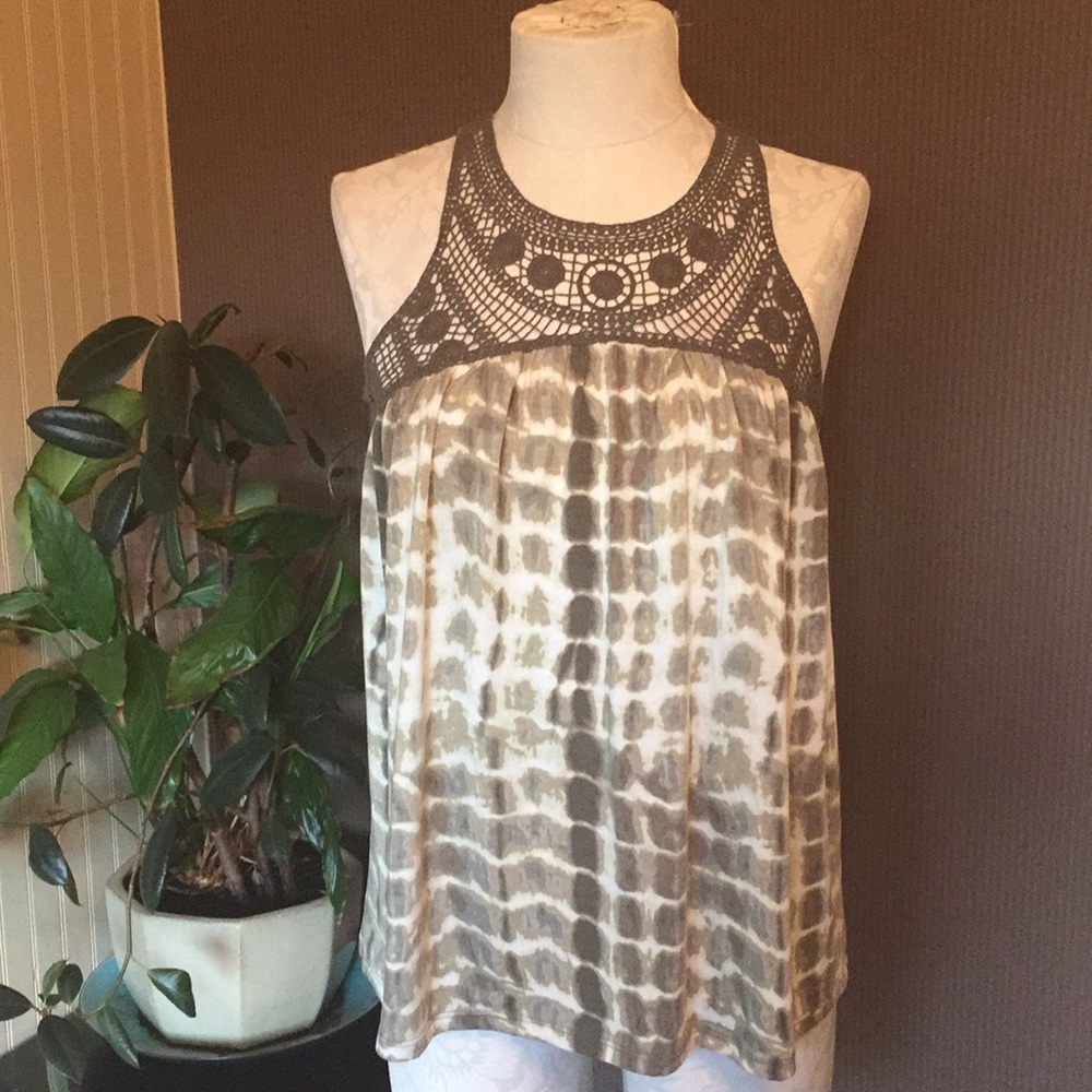 No boundaries flowey tank top size small green and‎ cream tie dye crochet top